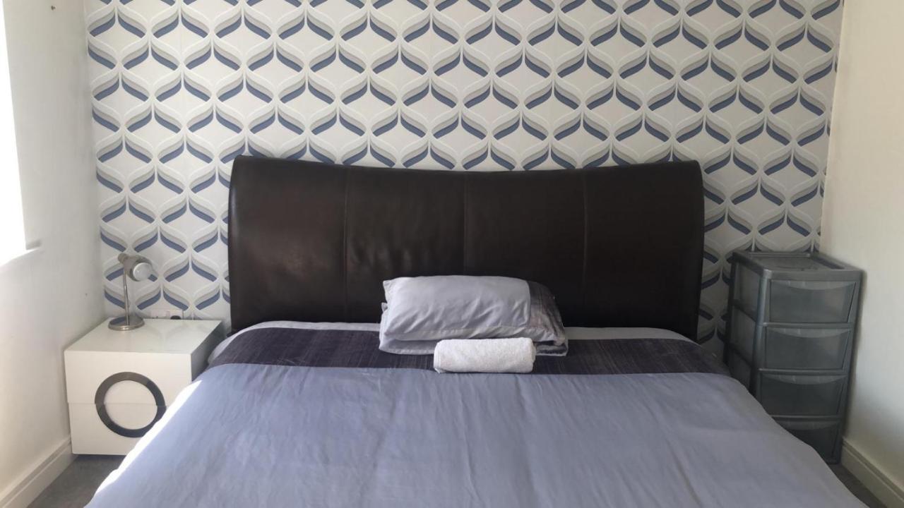 Superking Bedroom Close To The A30 קמבורן מראה חיצוני תמונה