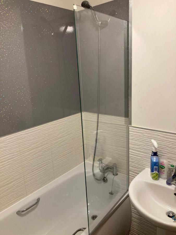 Superking Bedroom Close To The A30 קמבורן מראה חיצוני תמונה