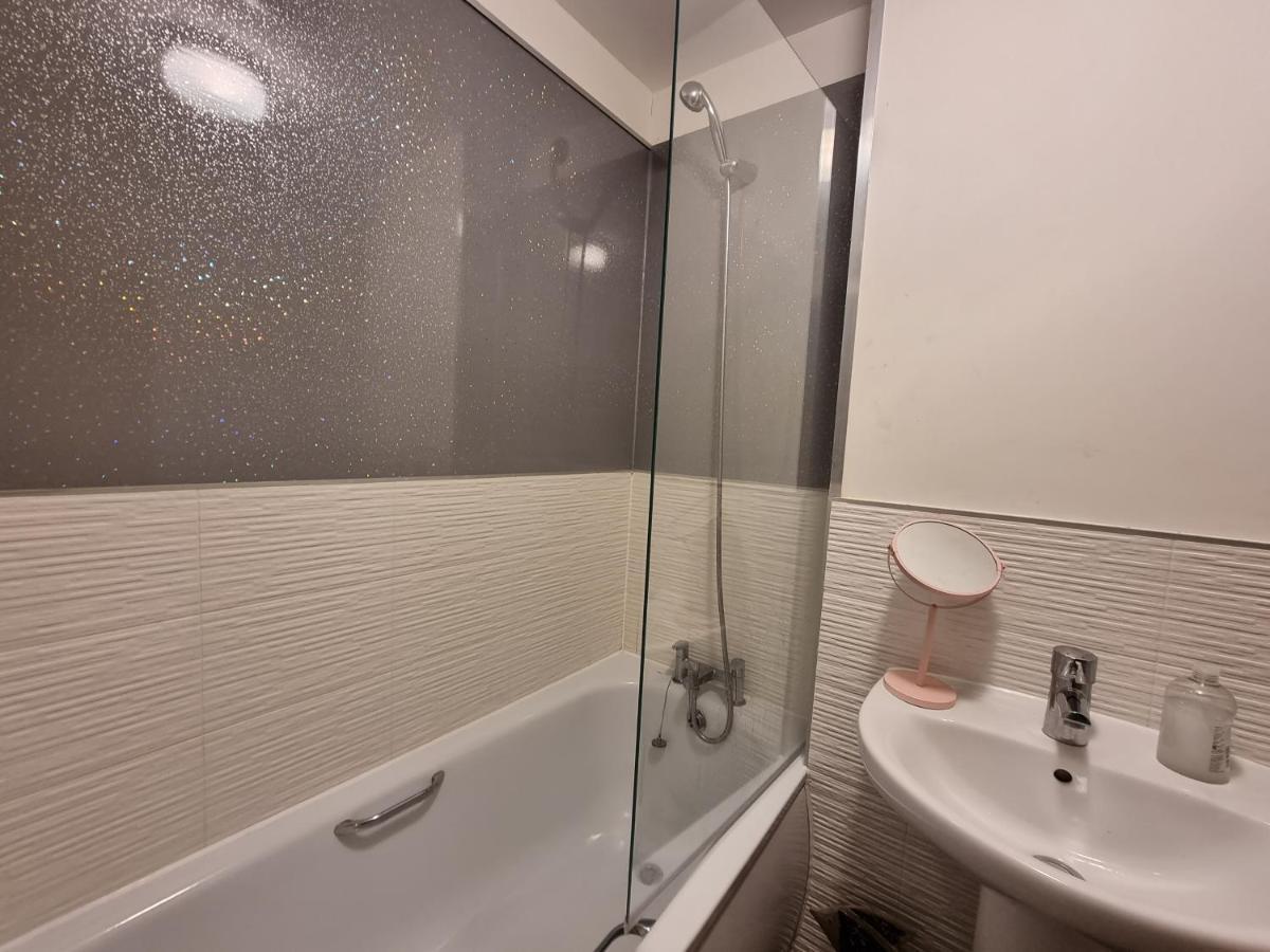 Superking Bedroom Close To The A30 קמבורן מראה חיצוני תמונה