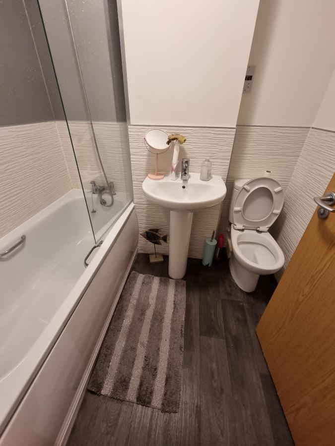 Superking Bedroom Close To The A30 קמבורן מראה חיצוני תמונה