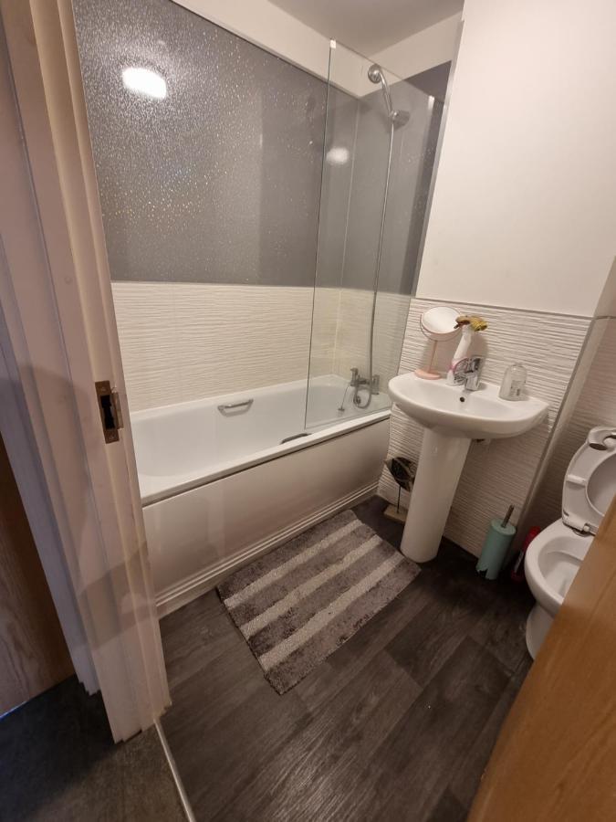 Superking Bedroom Close To The A30 קמבורן מראה חיצוני תמונה