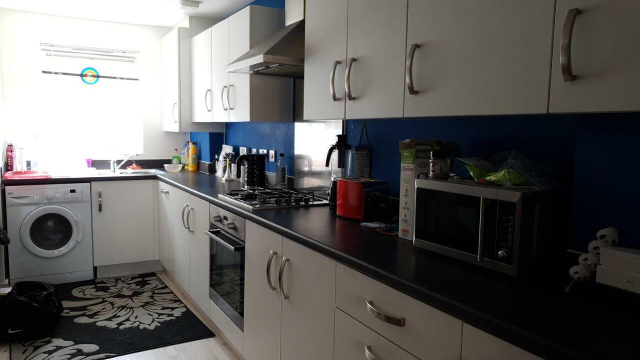 Superking Bedroom Close To The A30 קמבורן מראה חיצוני תמונה